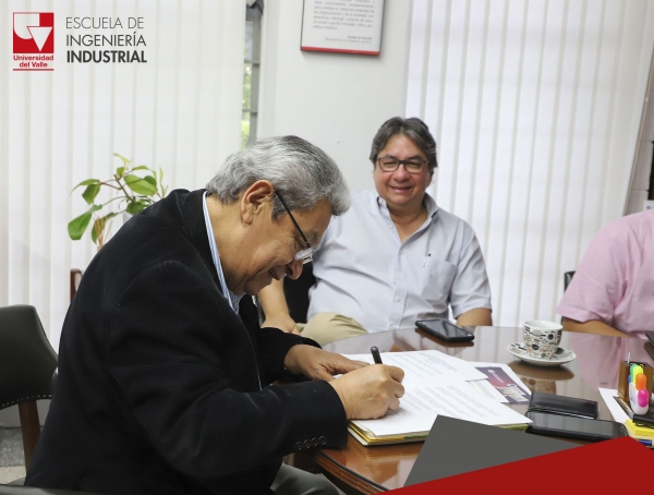 Profesores de la EII presentes en la firma de Acuerdo de Cooperación