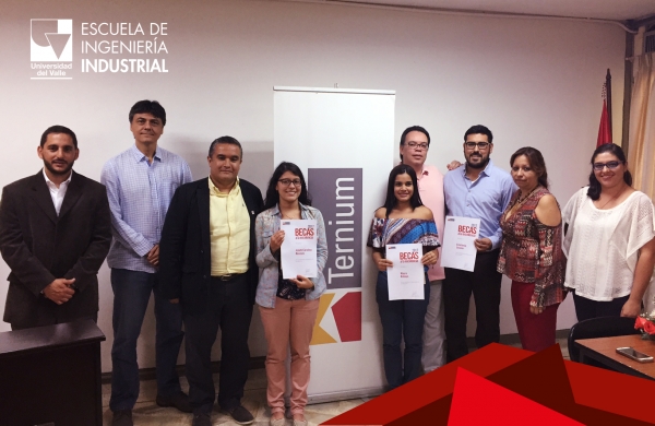 Estudiantes ganan beca de la empresa Ternium